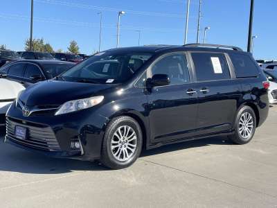 Used 2020 Toyota Sienna XLE 8-Passenger Minivan for sale in St. Joseph MO
