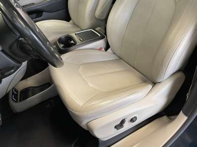 Used 2021 Chrysler Pacifica for sale in St. Joseph MO