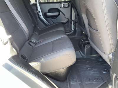 Used 2020 Jeep Gladiator for sale in St. Joseph MO