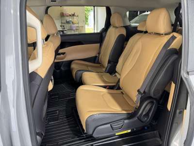 Used 2024 Kia Carnival for sale in Grand Island NE