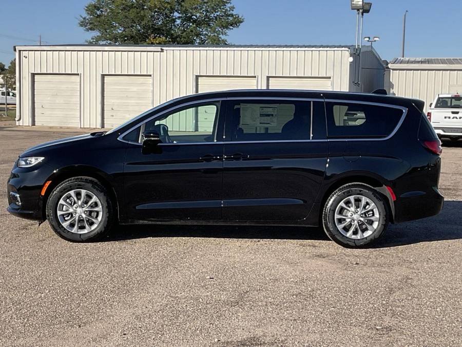 New 2026 Chrysler Pacifica for sale in Grand Island NE
