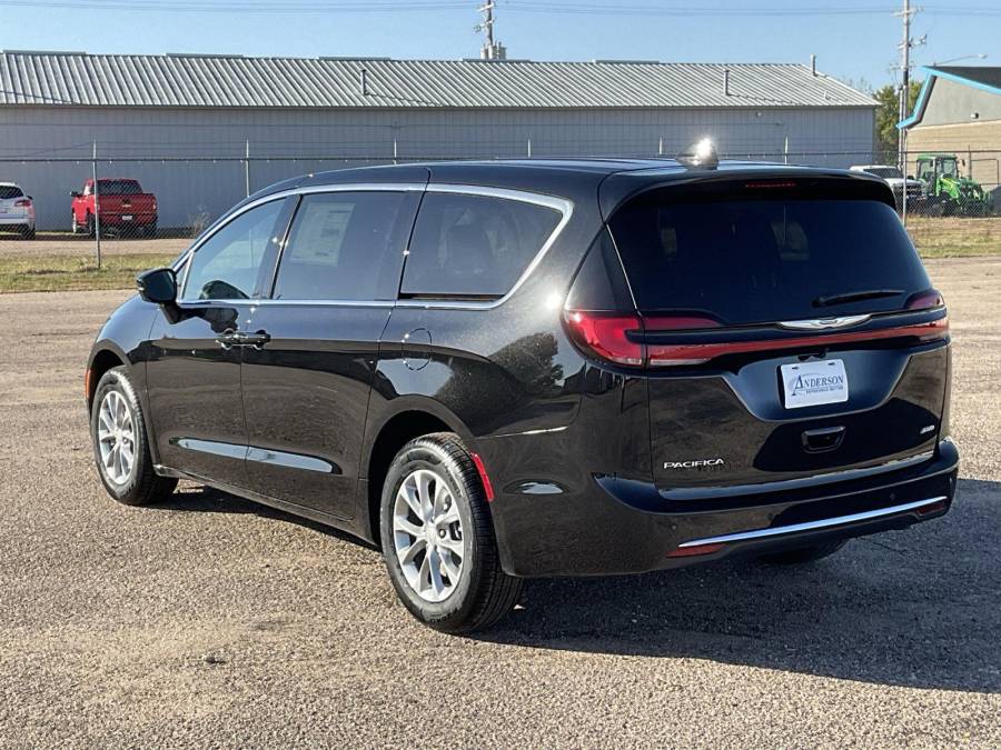 New 2026 Chrysler Pacifica for sale in Grand Island NE