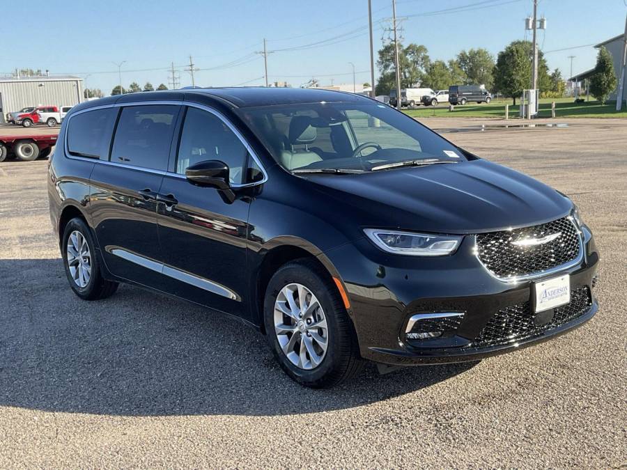 New 2026 Chrysler Pacifica for sale in Grand Island NE
