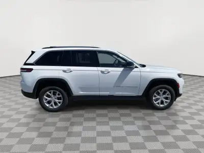 Pre-Owned 2024 Jeep Grand Cherokee for sale in Grand Island NE