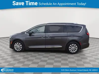 Used 2018 Chrysler Pacifica Touring L Minivans for sale in Grand Island NE