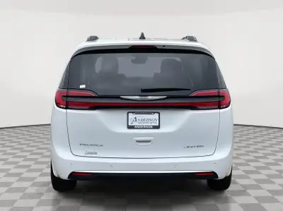 Pre-Owned 2023 Chrysler Pacifica for sale in Grand Island NE